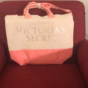 NWT Victoria’s secret insulated tote bag